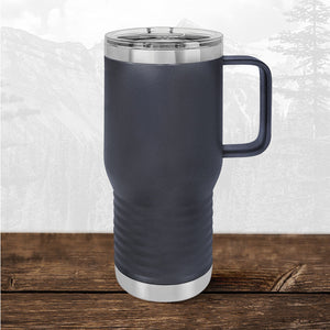A 20 oz Wisconsin Green Bay Bulldogs travel mug by Kodiak Coolers, featuring a laser-engraved design and clear lid, sits on wood with a mountain backdrop.