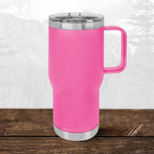 A Kodiak Coolers 20 oz Wisconsin Green Bay Bulldogs travel mug with a handle and clear lid sits on wood, featuring laser-engraved school drinkware design against a faint mountain backdrop.