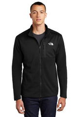 Man wearing a black The North Face NF0A47F5 Full-Zip Fleece Jacket.