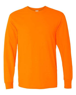 A classic fit, Gildan Heavy Cotton Long Sleeve Safety T-Shirt made of midweight fabric.